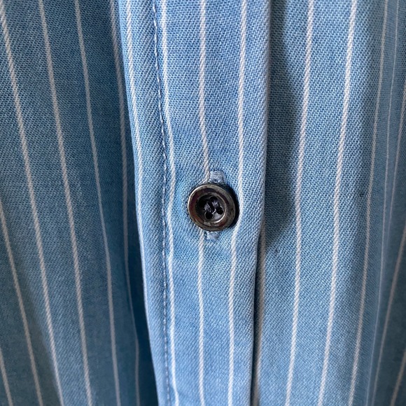 Jane and Delancey Women's Short-Sleeved Button-Down Top Size 3X Blue Striped - Picture 3 of 6